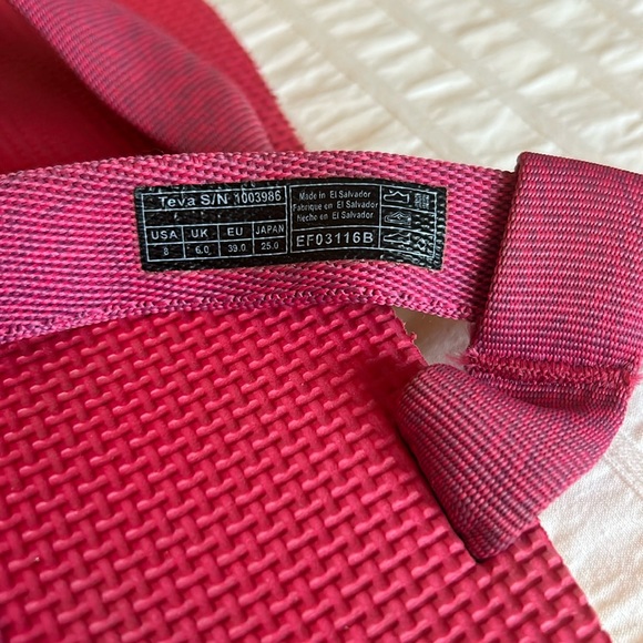 Size 8W Tevas - Picture 2 of 3